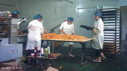 宁陵县孔集乡一食品厂生产车间凌乱不堪,卫生状况让人忧